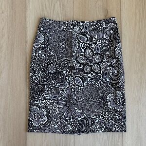 Ann Taylor Black and White Floral Lace-Style Pencil Skirt